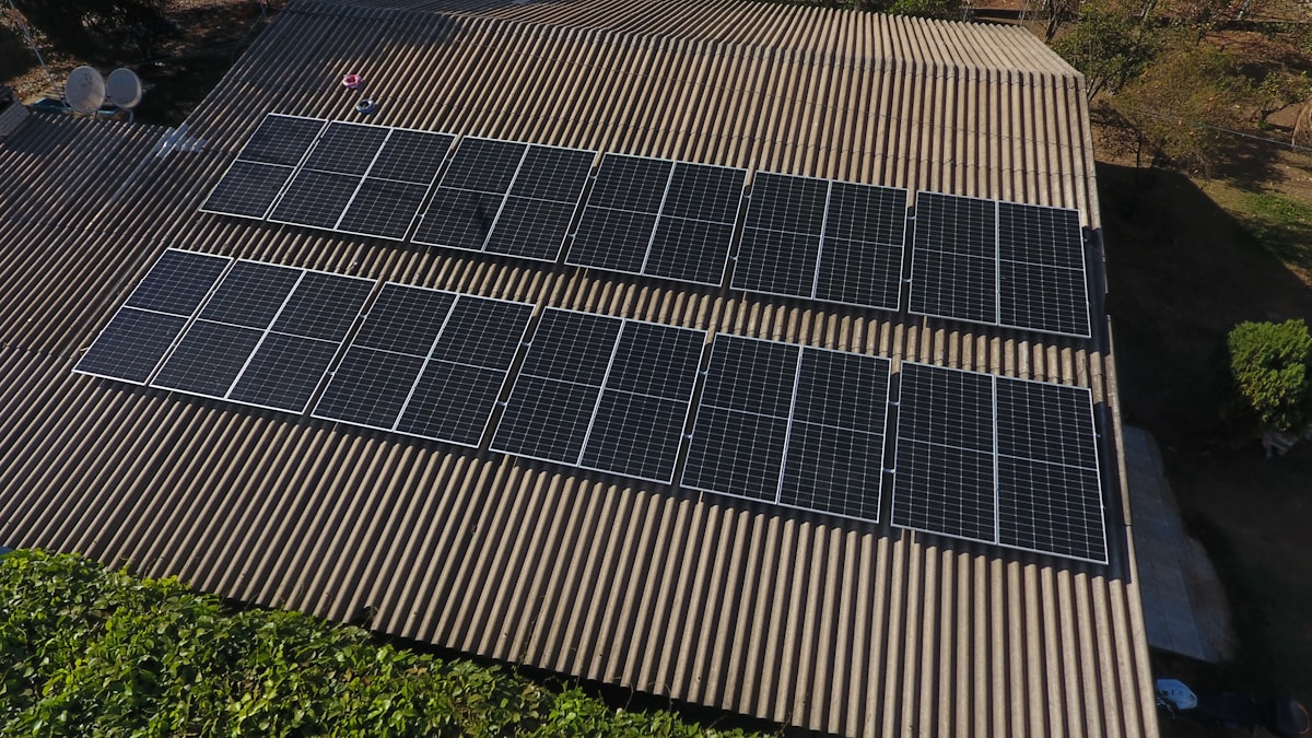 Pose de panneaux photovoltaïques en toiture